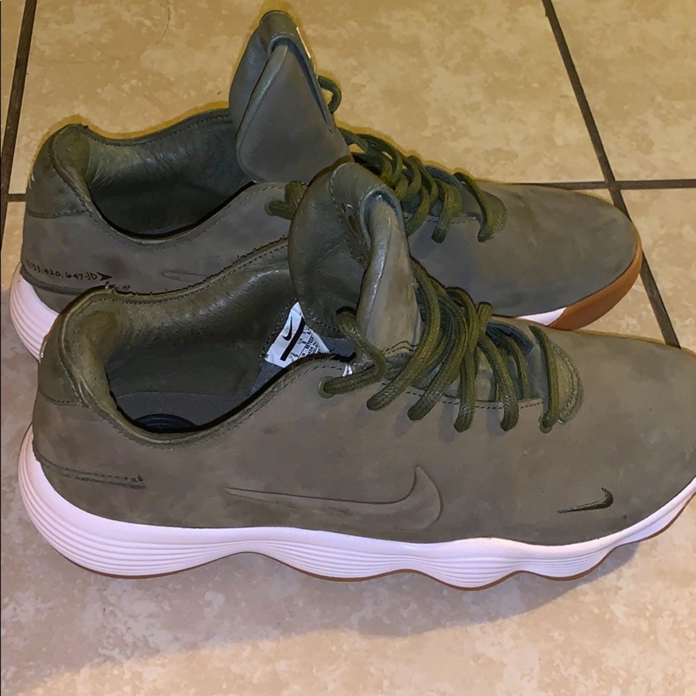 OLIVE (2017) hyperdunk Nike size 9